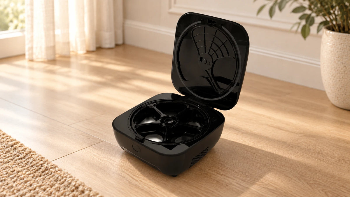 Europa feeder with five individually portioned meal trays